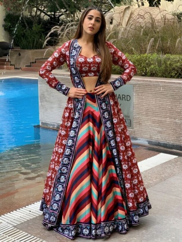 इस बार शादी में एथनिक छोड़ पहनें इस तरह की इंडो वेस्टर्न ड्रेस: Indo  Western Dress