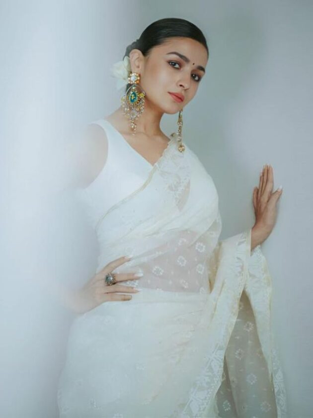 Alia Bhatt in White Handloom Jamdani Bengali Saree