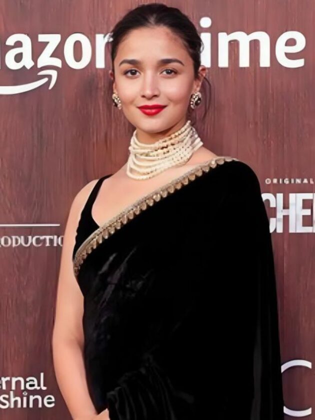 Alia’s Royal Velvet Saree Look