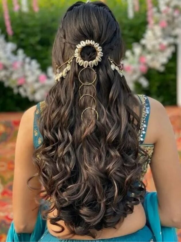 Shell-attached Open Hair Boho Look for wedding