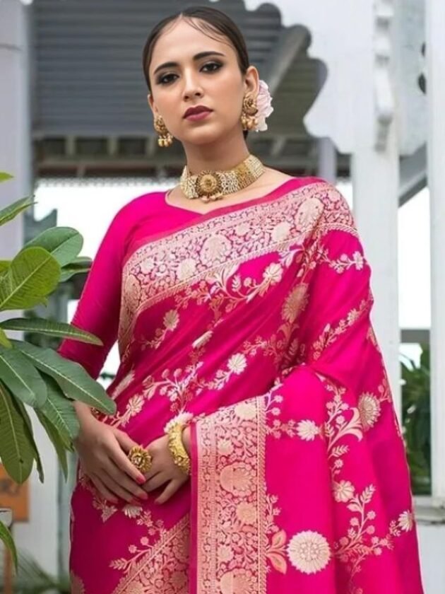 Cute Pink Banarasi Saree Look for Wedding