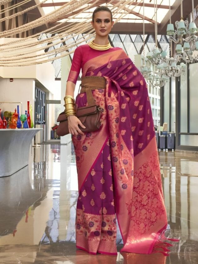 Add Belt for An Indo-Western Banarasi Saree Look