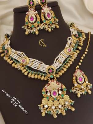 Antique Kundan Necklace Set