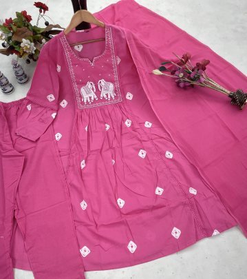 Elegant Pink Kurti Set With Bandhej