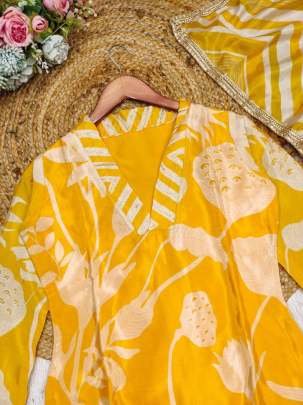 Fancy Flower Printed Kurtis Pant Set With Dupatta With Neck Work