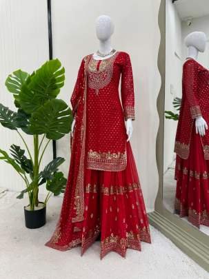 Fashionable Georgette Red Suit