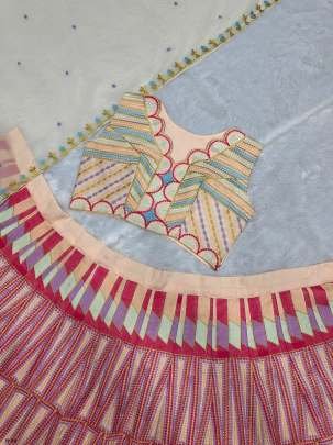 Launching Heavy Thread Work Lahengha Choli With Dupatta