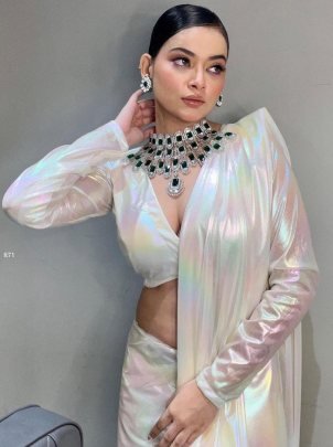 New Designer Shiny Saree With Blouse