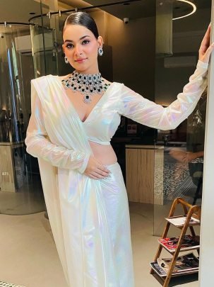 New Designer Shiny Saree With Blouse