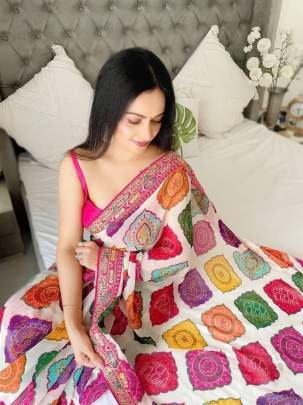 Premium Multicolour Georgette Saree With Pink Blouse