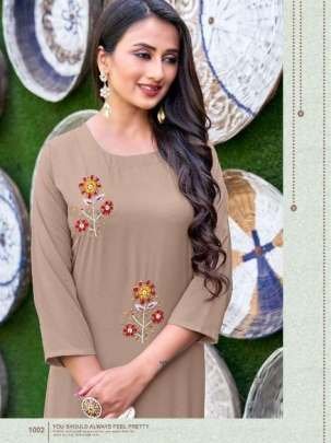 Selesta Kashis Embroidery Work Premium Crep Kurti Pant
