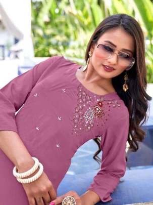 Selesta Kashis Embroidery Work Premium Crep Kurti Pant