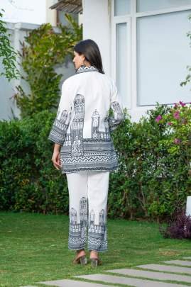 Stylish Abstract Printed Co-ord Set In White Muslin Silk