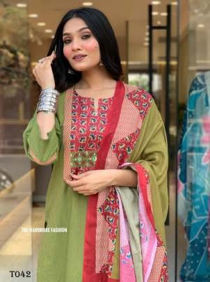 Women Rayon Green Suit Set With Floral Dupatta