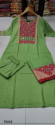 Women Rayon Green Suit Set With Floral Dupatta